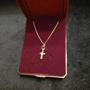Elegant 10k Gold Cross Pendant Necklace